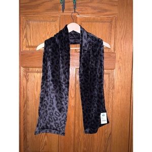 The Walking Company Dark Gray & Black Scarf